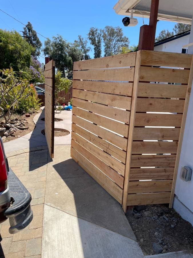 picture of a newly constructed residential fence in san diego california
